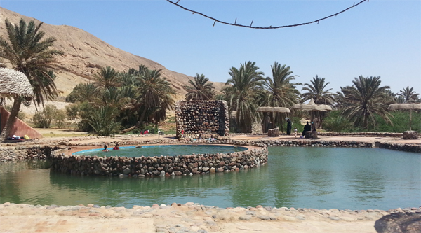 Fuente termal al aire libre en las Fuentes de Moisés 