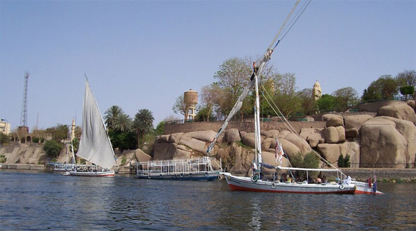 Nilo feluca paseo en Aswan 