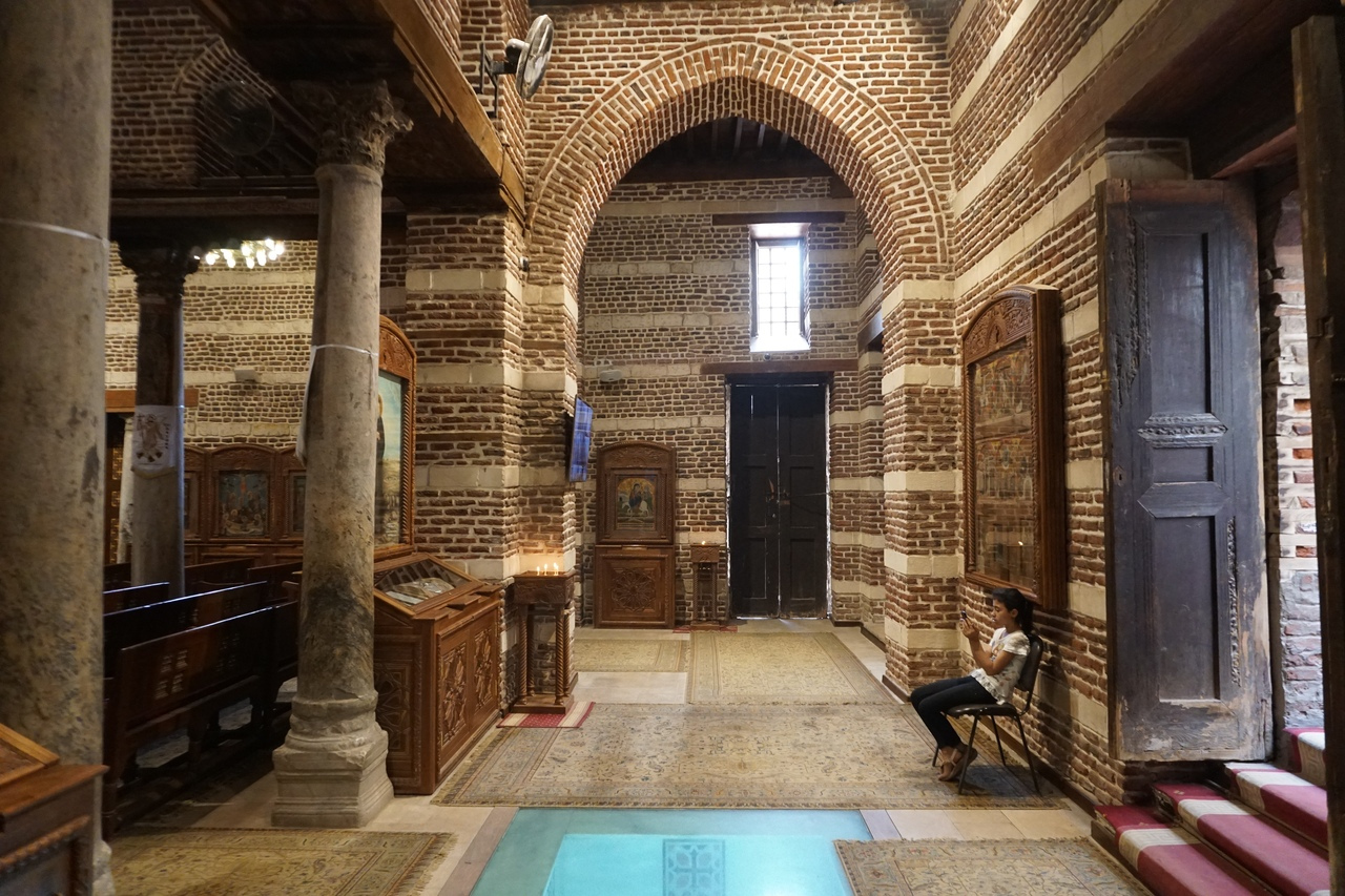 
Внутри коптской церкви
