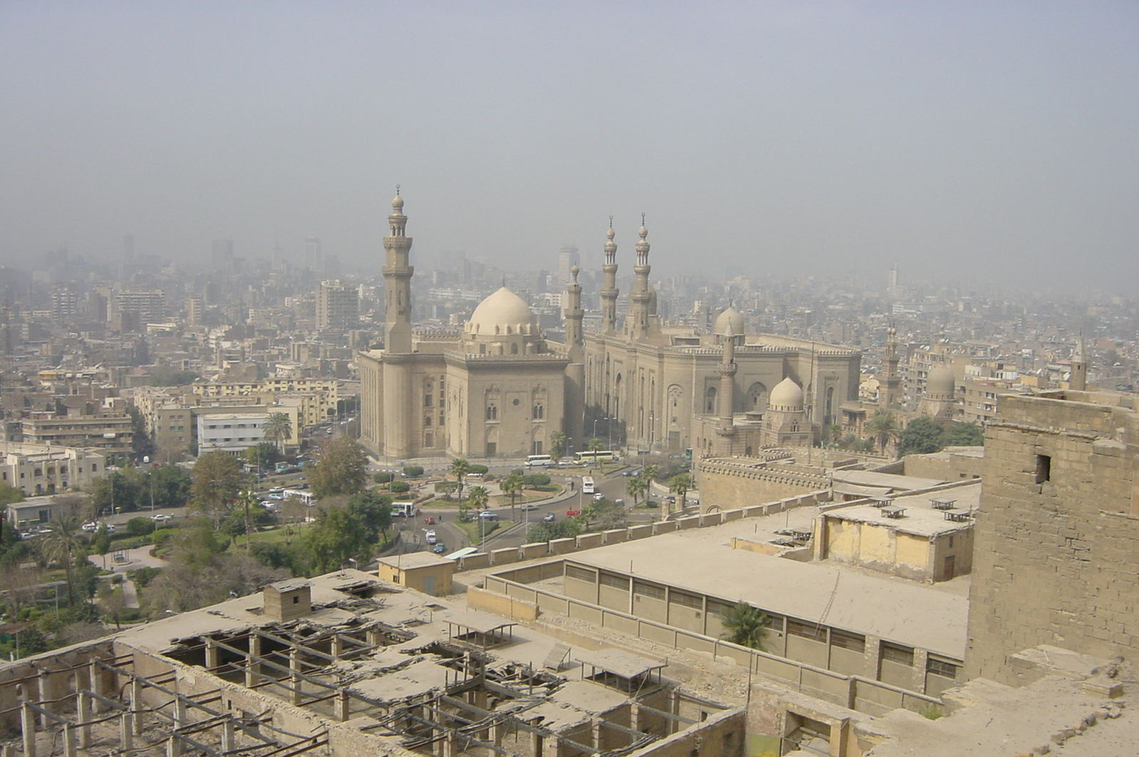 Вид на мечеть Султана Хасана из Цитадели Каира