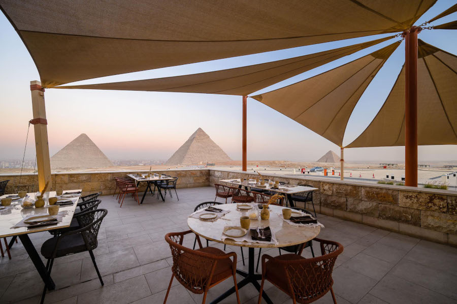 Le restaurant Khufu se précipite aux Pyramides 
