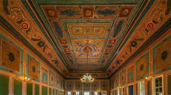 
Decoraciones dentro del palacio de Manasterly