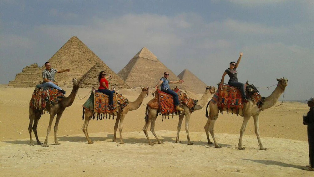 Balade à dos de chameau dans les pyramides 