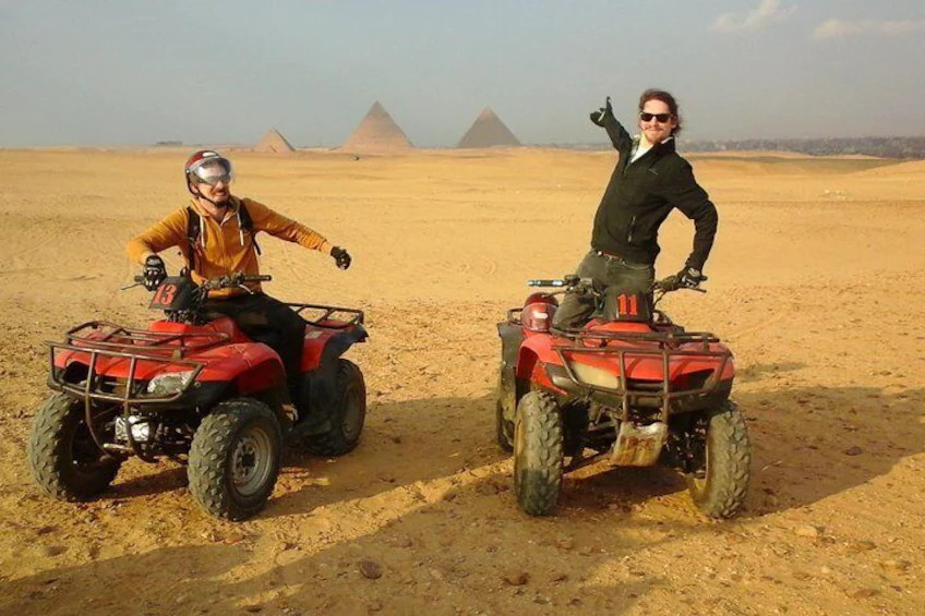 Excursion en quad dans les pyramides