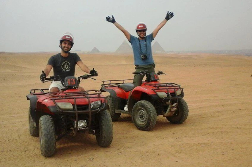  
Actividad al aire libre en quad en las pirámides