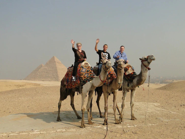 
Поездка к пирамидам на верблюдах 