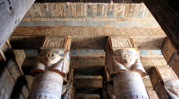 Columnas con cabezas de Hathor 