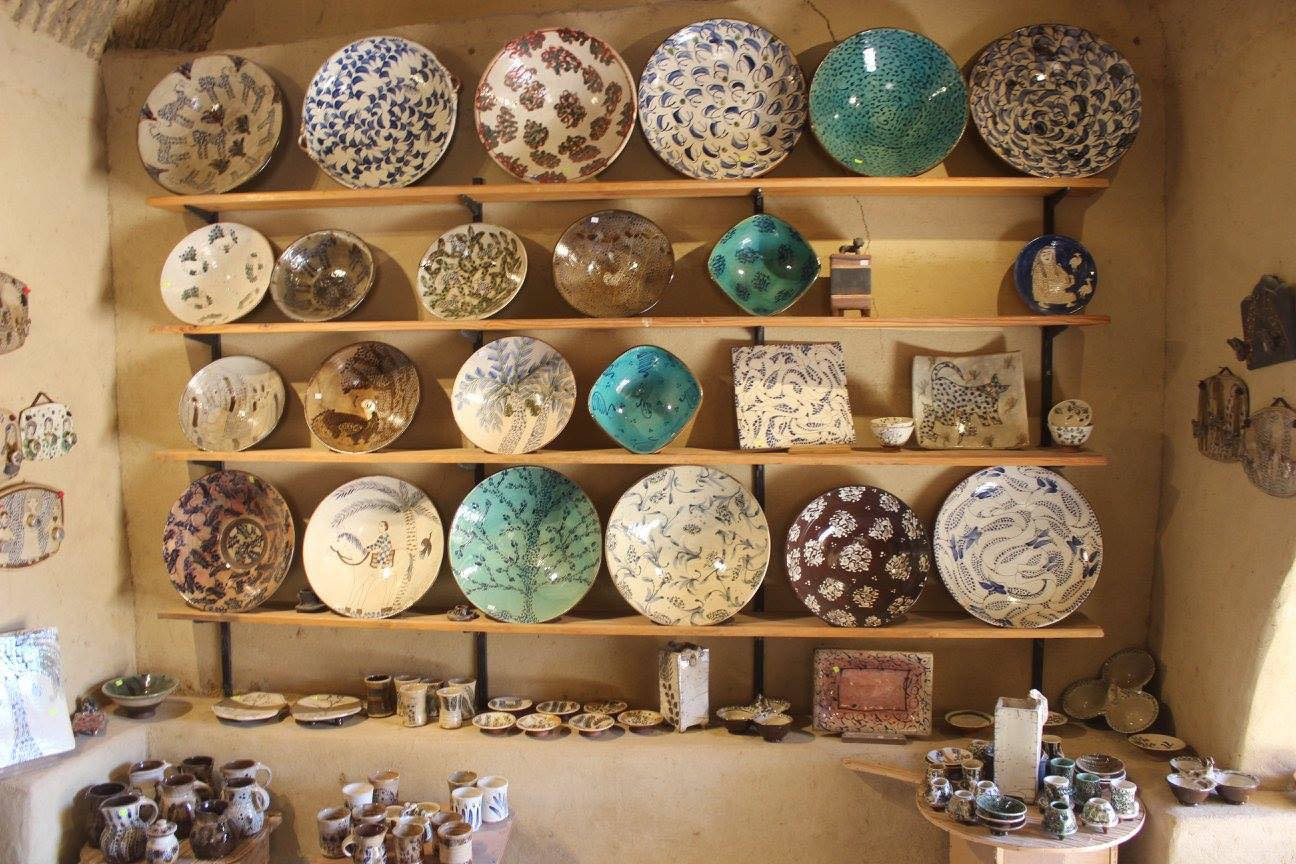 Tunis Pottery village display