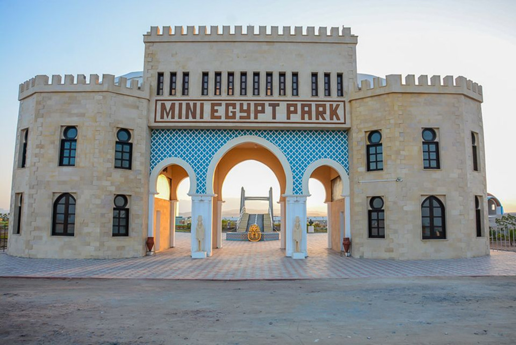
Mini Egypt park