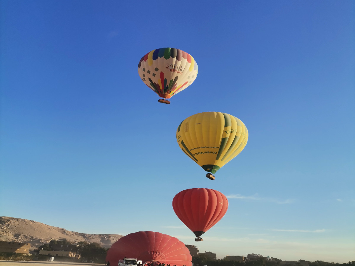 Hot air balloon rides in Luxor