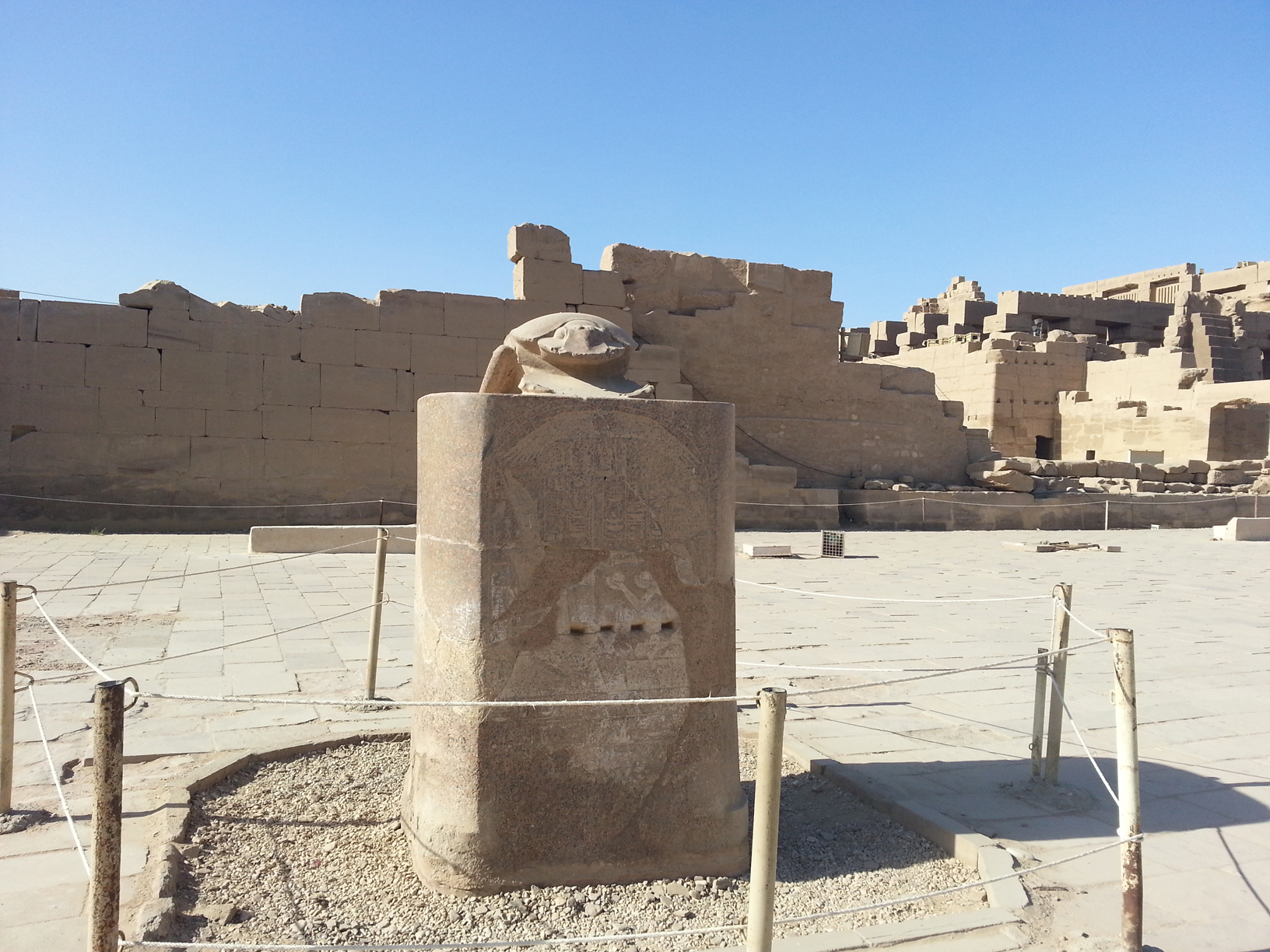 Escarabajo en el templo de Karnak 