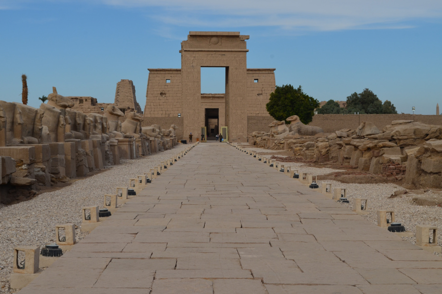 La gran vía procesional en el templo de Luxor
