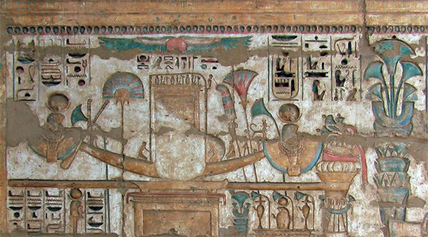 
Barco solar en relieve del templo Medinat Habu en Luxor