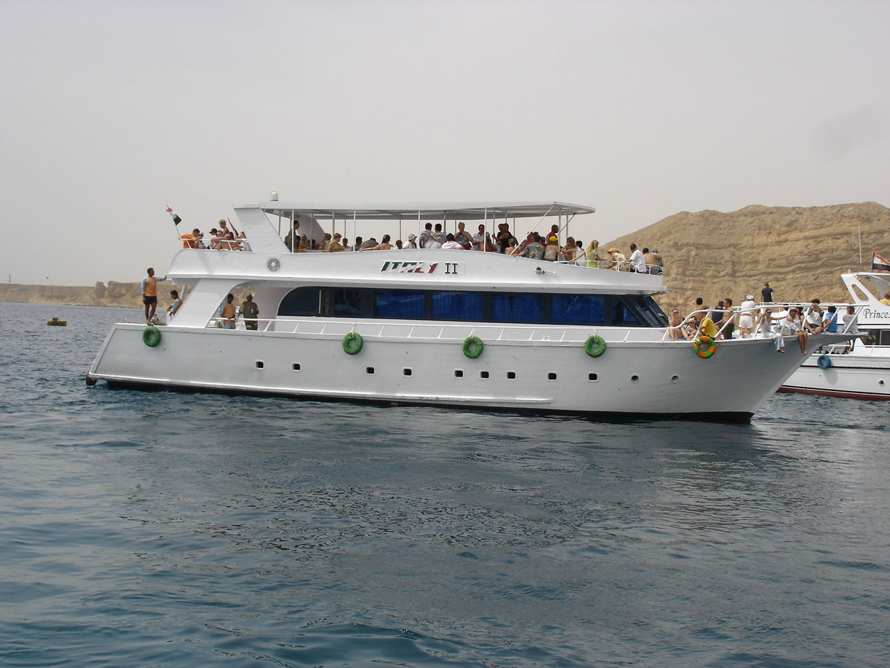 Boat trips from Sharm el Sheikh to Tiran island