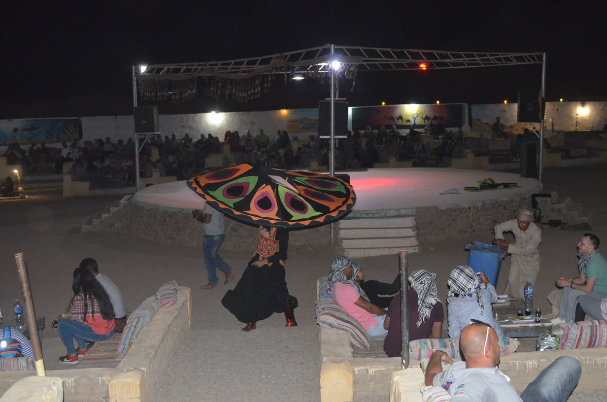 
Шоу танура у бедуинов