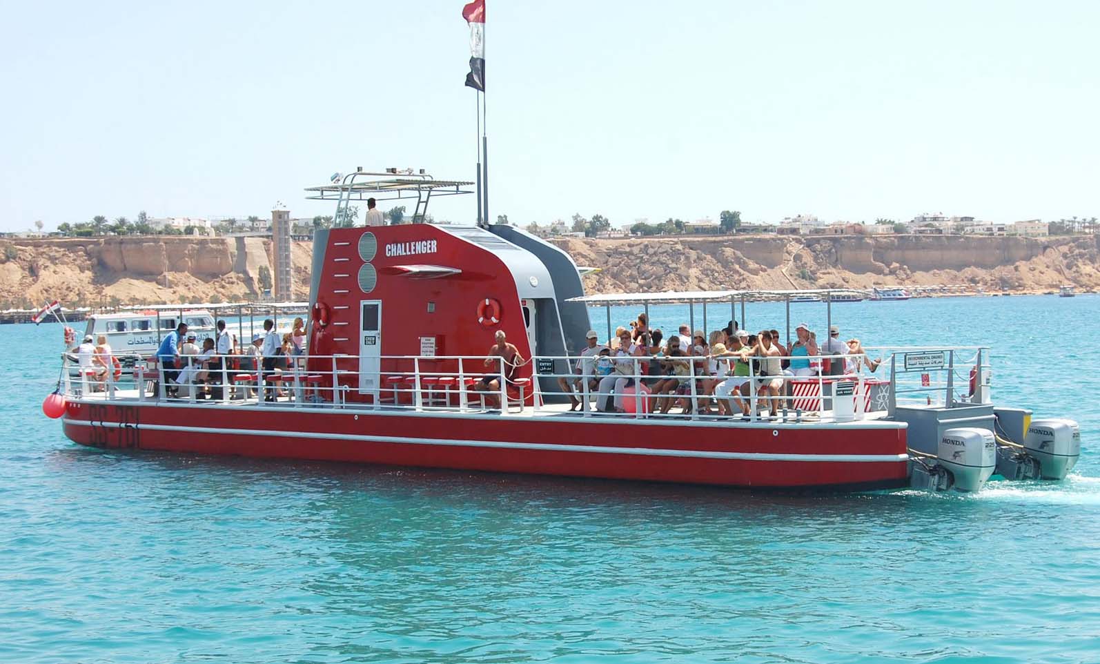 El Semi submarino en el embarcadero de Sharm el Maya