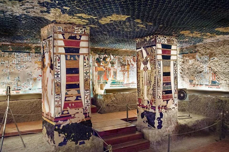 All'interno della tomba di Nefertari 