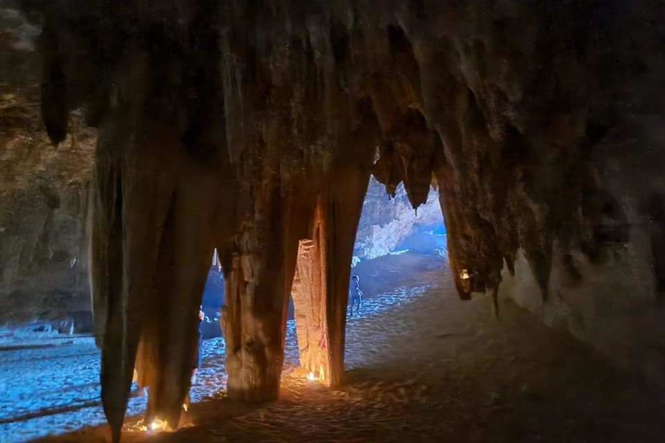 Tour a la cueva de Gara en el desierto Blanco, Egipto 