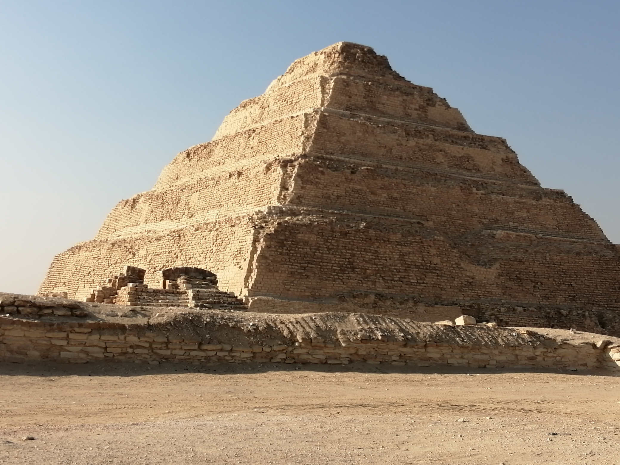 La Pirámide escalonada de Zoser en Saqqara 