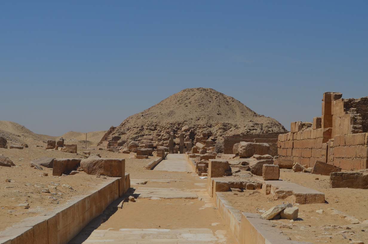 Pirámide de Unis en Saqqara 