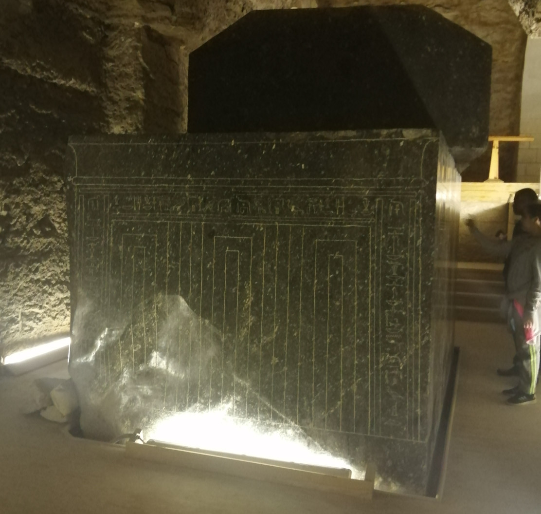 Fully inscribes sarcophagus in Serapeum