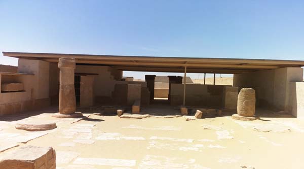 Inner tomb's courtyard.