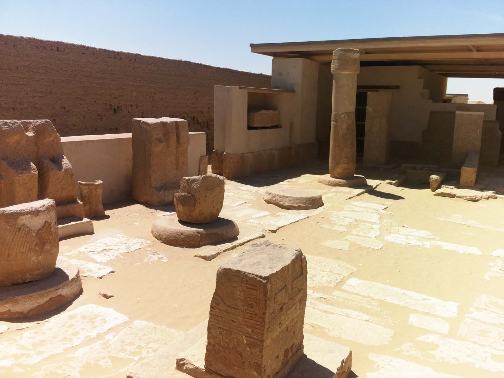 Entrance into the Tia tomb